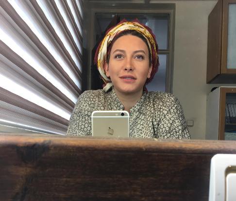 فریبا نادری در اتاق گریم