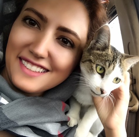 عکس سمیرا حسینی و گربه اش
