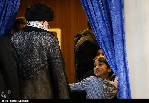 عکسی از نوه آیت الله خامنه ای در مراسم سالگرد امام خمینی عکسی از نوه آیت الله خامنه ای در مراسم سالگرد امام خمینی