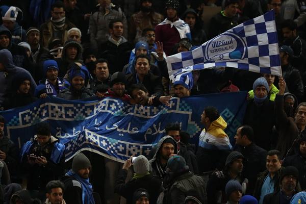 چهره جنجالی استقلال روی سکوها تماشاگر باخت آبی ها