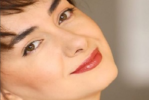 پست جالب هانیه توسلی درباره مزخرفات فارسی: مگر بابای من دسته دارد؟