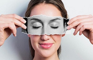  چه دلایلی باعث خشکی چشم می شوند؟
