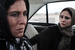حالت خاص نگاه مهتاب کرامتی و الناز حبیبی در پوستر فیلم ناخواسته + عکس