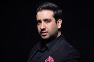خواننده سرشناس: با ساز زدن نذر خودم را در شب تاسوعا ادا کردم! عکس