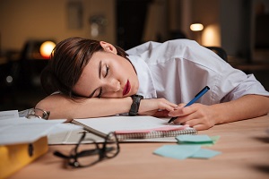 علت خواب آلودگی بهاری چیست و چطور با خواب آلودگی مقابله کنیم؟