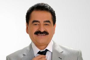 عکس یادگاری ابراهیم تاتلیس با پرچم تراکتورسازی!