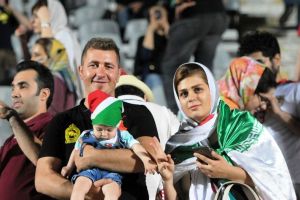 افزایش امیدها برای ورود زنان به ورزشگاه با تهدید فیفا!