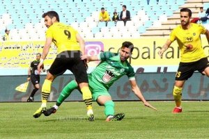 منصوریان پرسپولیس را صدرنشین کرد
