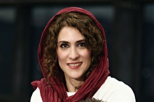 سلفی ویشکا آسایش با مربی اش