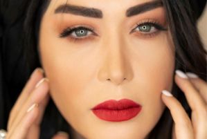 آرایش عجیب سارا منجزی به عنوان مدل آرایشی! عکس