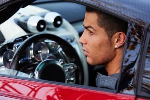 تفریح رونالدو با مک لارن یک میلیون یورویی اش! عکس