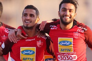 صعود پرسپولیس به نیمه نهایی جام حذفی با سنگ و دعوا