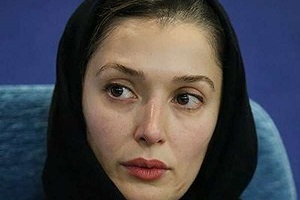 آتنه فقیه نصیری با صورت سوخته در 