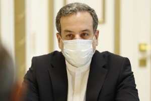 عراقچی از آغاز غنی‌ سازی ۶۰ درصدی خبر داد