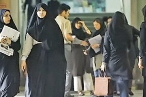دانشگاه بعد رمضان، عروسی در کما، مساجد کم‌ کم
