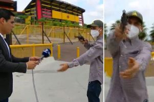 زورگیری روی آنتن زنده از گزارشگر جلوی ورزشگاه بارسلونا
