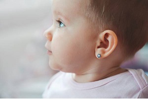 گوش نوزادان را سوراخ گنیم یانه؟