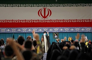 رهبر انقلاب: آمریکا کاملا آسیب پذیر است