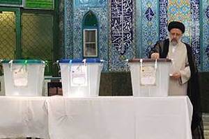 رئیسی رای خود را به صندوق انداخت