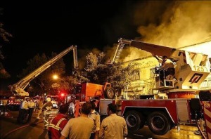 حریق مرگبار در نمایشگاه خودرو‌های سنگین تبریز
