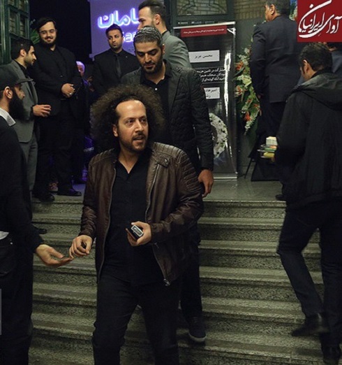 سینا حجازی در مراسم ختم پدر محسن چاوشی