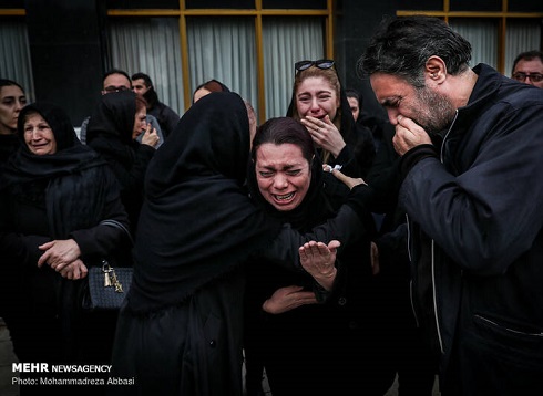 تشییع حسین محب اهری,هنرمندان در مراسم تشییع,حسین محب اهری,درگذشت حسین محب اهری,عکس بازیگران در مراسم تشییع