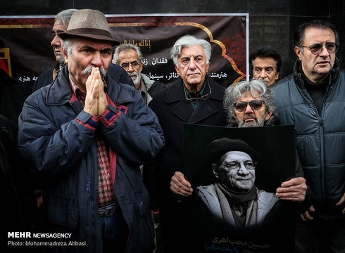 تشییع حسین محب اهری,هنرمندان در مراسم تشییع,حسین محب اهری,درگذشت حسین محب اهری,عکس بازیگران در مراسم تشییع