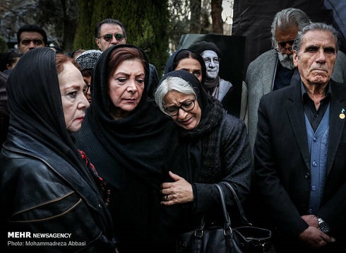 تشییع حسین محب اهری,هنرمندان در مراسم تشییع,حسین محب اهری,درگذشت حسین محب اهری,عکس بازیگران در مراسم تشییع