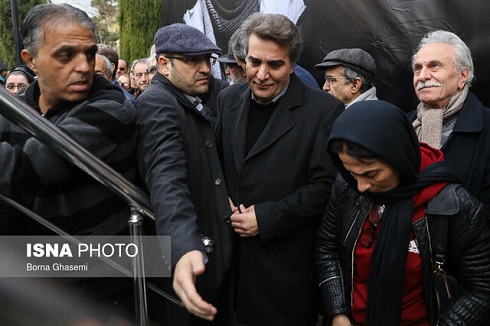 تشییع حسین محب اهری,هنرمندان در مراسم تشییع,حسین محب اهری,درگذشت حسین محب اهری,عکس بازیگران در مراسم تشییع