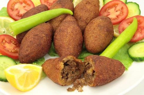 ایچلی کوفته (İçli Köfte) سفر به استانبول,سفر به ترکیه,دیدنی های ترکیه,دیدنی های استانبول,غذاهای محلی استانبول,سفر به ترکیه در زمستان