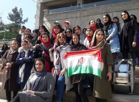 مهناز افشار در بین تماشاگران مهناز افشار در بین تماشاگران