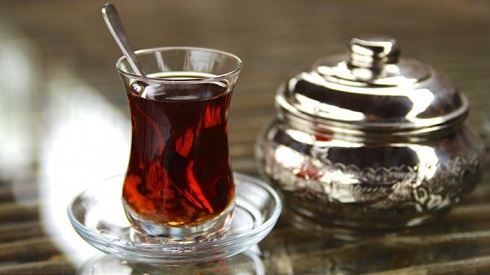 یک استکان چای کمر باریک