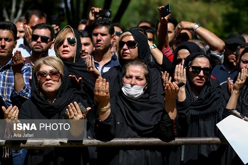 مراسم تشییع پیکر مرحوم «بهنام صفوی» تشییع بهنام صفوی,عکس هنرمندان در مراسم تشییع بهنام صفوی,تشییع پیکر بهنام صفوی,مراسم تشییع پیکر بهنام صفوی