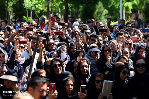 مراسم تشییع پیکر مرحوم «بهنام صفوی» تشییع بهنام صفوی,عکس هنرمندان در مراسم تشییع بهنام صفوی,تشییع پیکر بهنام صفوی,مراسم تشییع پیکر بهنام صفوی