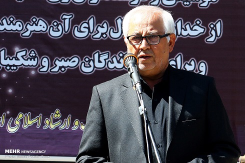 پدر بهنام صفوی در مراسم تشییع پسرش تشییع بهنام صفوی,عکس هنرمندان در مراسم تشییع بهنام صفوی,تشییع پیکر بهنام صفوی,مراسم تشییع پیکر بهنام صفوی
