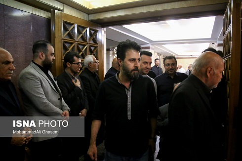 هومن حاجی عبدالهی در مجلس ترحیم بهنام صفوی هومن حاجی عبدالهی در مجلس ترحیم بهنام صفوی