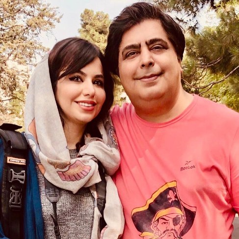 عکس رضا شفیعی جم در کنار خواهرش