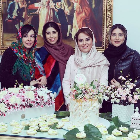 فریبا نادری در کنار دختر زیبایی اش و فلور نظری فریبا نادری در کنار دختر زیبایی اش و فلور نظری