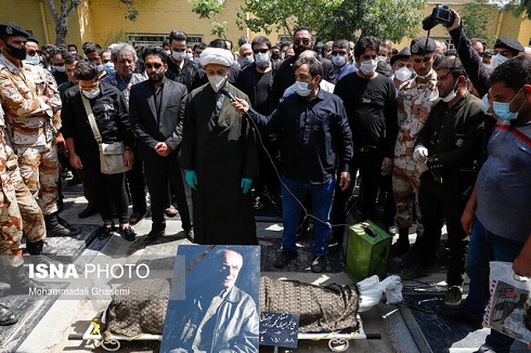 اقامه نماز بر پیکر زندهیاد سیروس گرجستانی اقامه نماز بر پیکر زندهیاد سیروس گرجستانی