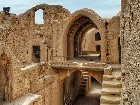 روستا و قلعه سریزد در مهریز یزد روستا و قلعه سریزد در مهریز یزد