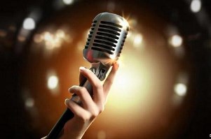 شکایت پلیس از خواننده زن !!