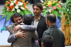 علیرضا افتخاری می خواست به خاطر احمدی نژاد خودکشی کند!! 