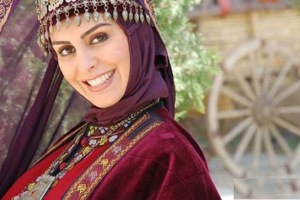 هنرمندان مراقب آرایش و لباس خود باشند!