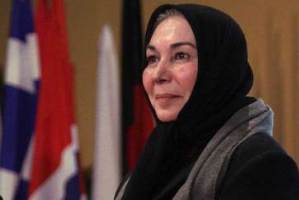 واکنش خانم بازیگر بخاطر زندگی تعدادی بی خانمان در گور های خالی