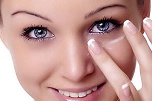 کبودی زیر چشم تان را با ترفندهای آرایشی از بین ببرید