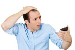 ریزش مو در آقایان نتیجه قلیان و دخانیات است