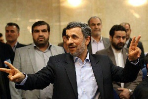 ثبت نام احمدی نژاد در انتخابات 