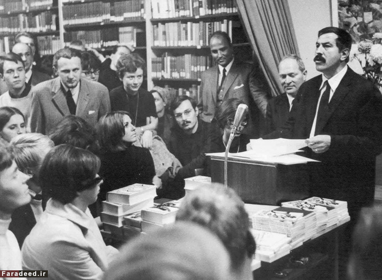 گونترگراس در حال سخنرانی. سال 1968