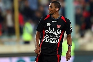 عکس سلفی مهاجم پرسپولیس و همسرش