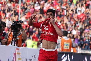 مهاجم جوان پرسپولیس و همسرش + عکس